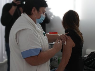 Českobudějovické OČKO zahájilo zkušební provoz, prvními očkovanými byli záchranáři